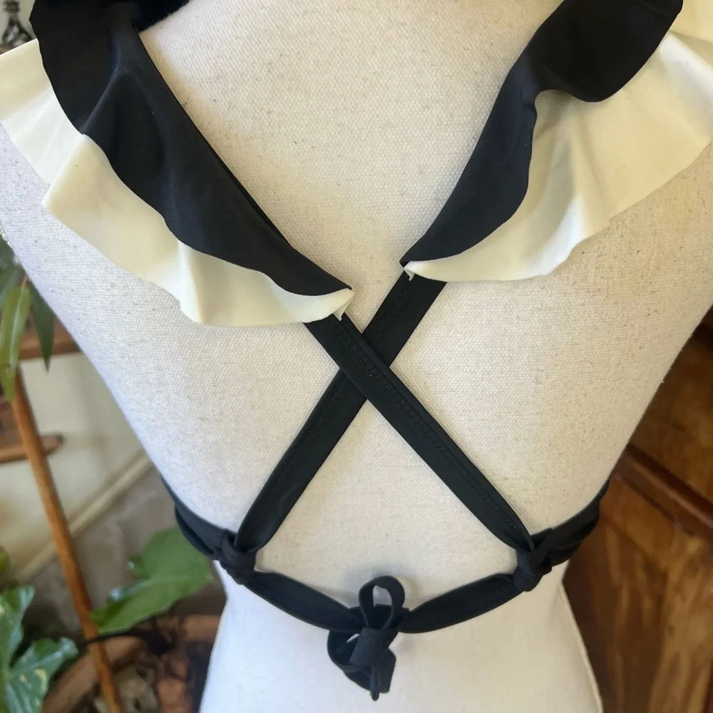 Ladies size Medium NWOT swim suit top black and white. Adorable